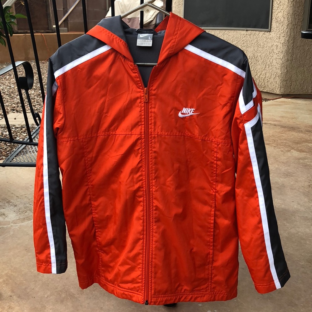 Nike boys windbreaker jacket.